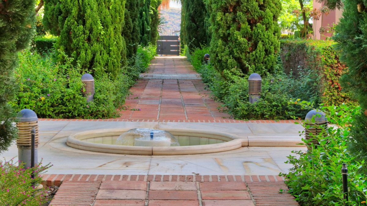 Calahonda – Mediterranes Apartment mit großer Südwest Terrasse