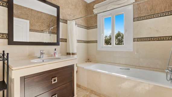 1557 Villa Marbella Elviria-27 image