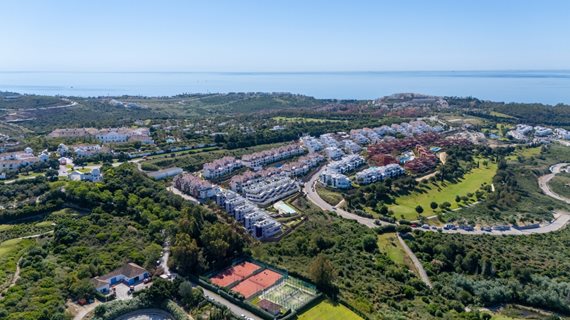Skye Casares Golf_27 image